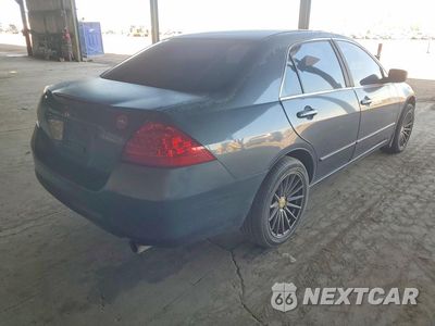 Trzecie zdjęcie samochodu z tyłu: 2006 HONDA ACCORD SE VIN:1HGCM56396A152816 - miniatura