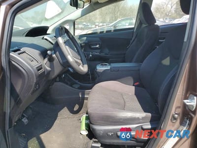 Zdjęcie 7 z 14 samochodu: 2016 TOYOTA PRIUS V THREE VIN:JTDZN3EU0GJ051881 - miniatura