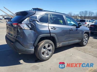 Trzecie zdjęcie samochodu z tyłu: 2025 TOYOTA RAV4 XLE VIN:2T3P1RFV8SW554226 - miniatura