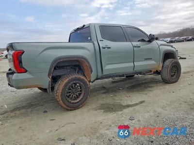 Trzecie zdjęcie samochodu z tyłu: 2024 TOYOTA TUNDRA SR5 VIN:5TFLA5DB6RX236479 - miniatura