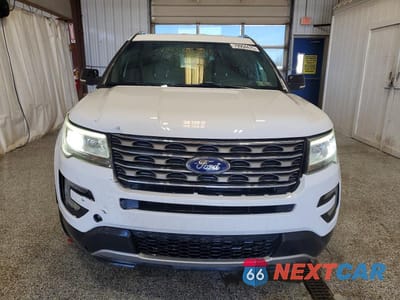 Piąte zdjęcie samochodu w środku: 2017 FORD EXPLORER XLT VIN:1FM5K8D81HGB71112 - miniatura