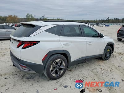 Trzecie zdjęcie samochodu z tyłu: 2025 HYUNDAI TUCSON SEL VIN:5NMJB3DE0SH576101 - miniatura