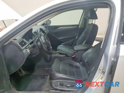 Zdjęcie 7 z 12 samochodu: 2015 VOLKSWAGEN PASSAT S VIN:1VWAT7A35FC043153 - miniatura
