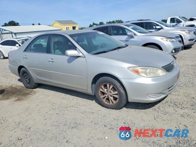Czwarte zdjęcie samochodu z boku: 2004 TOYOTA CAMRY LE V6 VIN:4T1BF30K04U569788 - miniatura