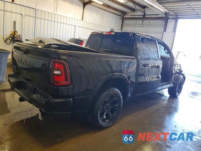 Trzecie zdjęcie samochodu z tyłu: 2026 RAM 1500 BIG HORN VIN:1C6SRFFT5TN197376 - miniatura