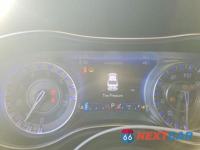 Zdjęcie 9 z 11 samochodu: 2018 CHRYSLER 300 TOURING VIN:2C3CCAAG4JH191414 - miniatura