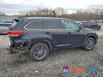 Trzecie zdjęcie samochodu z tyłu: 2018 TOYOTA HIGHLANDER XLE VIN:5TDJZRFH6JS857871 - miniatura