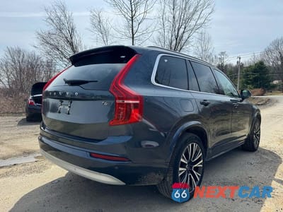 Czwarte zdjęcie samochodu z boku: 2022 VOLVO XC90 T6 MOMENTUM VIN:YV4A22PK7N1808426 - miniatura