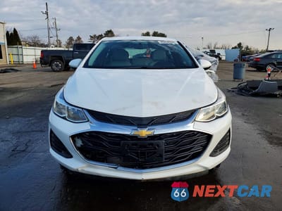 Piąte zdjęcie samochodu w środku: 2019 CHEVROLET CRUZE LS VIN:3G1BC6SM8KS528957 - miniatura