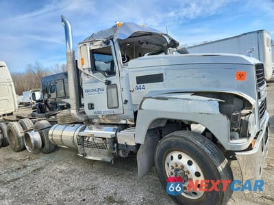 Zdjęcie 9 z 10 samochodu: 2020 MACK PINNACLE SEMI TRUCK VIN:1M1PN4GY8LM005334 - miniatura