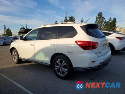 Drugie zdjęcie samochodu z przodu: 2018 NISSAN PATHFINDER S VIN:5N1DR2MM3JC652056 - miniatura