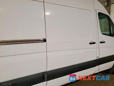 Zdjęcie 11 z 12 samochodu: 2015 MERCEDES BENZ SPRINTER 2500 REFRIGERATED DELIVERY VAN VIN:WD3PE8CC4F5960447 - miniatura