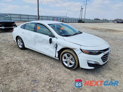 Czwarte zdjęcie samochodu z boku: 2020 CHEVROLET MALIBU LS VIN:1G1ZB5ST8LF155315 - miniatura