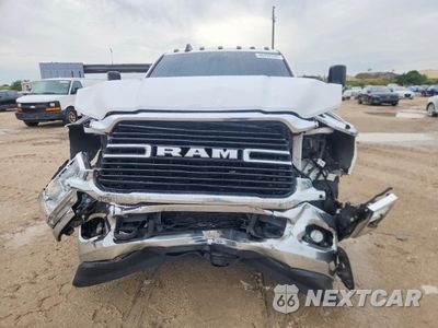 Piąte zdjęcie samochodu w środku: 2020 RAM 3500 BIG HORN VIN:3C63RRHL5LG134581 - miniatura