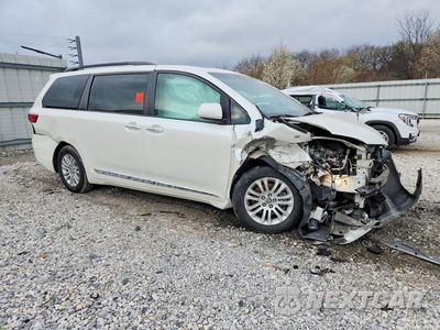 Czwarte zdjęcie samochodu z boku: 2015 TOYOTA SIENNA XLE 8-PASSENGER VIN:5TDYK3DC4FS663032 - miniatura