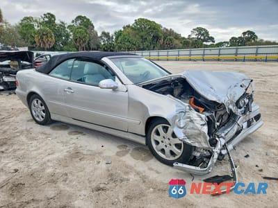 Czwarte zdjęcie samochodu z boku: 2002 MERCEDES-BENZ CLK 320 VIN:WDBLK65G82T114439 - miniatura