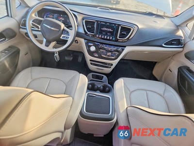 Zdjęcie 8 z 13 samochodu: 2018 CHRYSLER PACIFICA HYBRID LIMITED VIN:2C4RC1N79JR183478 - miniatura