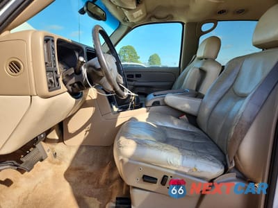 Zdjęcie 7 z 13 samochodu: 2004 CHEVROLET SUBURBAN K1500 VIN:3GNFK16T44G195413 - miniatura