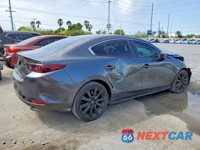 Trzecie zdjęcie samochodu z tyłu: 2025 MAZDA 3 SELECT SPORT VIN:3MZBPABM7SM465611 - miniatura