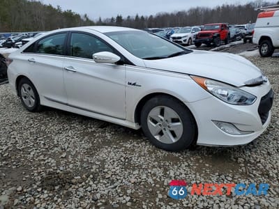 Czwarte zdjęcie samochodu z boku: 2012 HYUNDAI SONATA HYBRID BASE VIN:KMHEC4A49CA059323 - miniatura