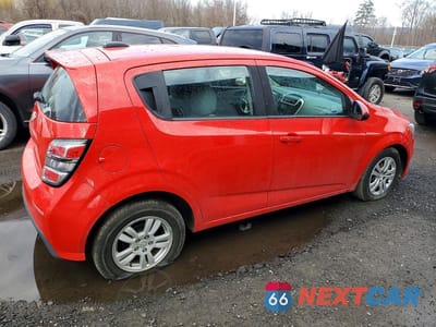 Trzecie zdjęcie samochodu z tyłu: 2020 CHEV SONIC VIN:1G1JG6SB5L4128984 - miniatura