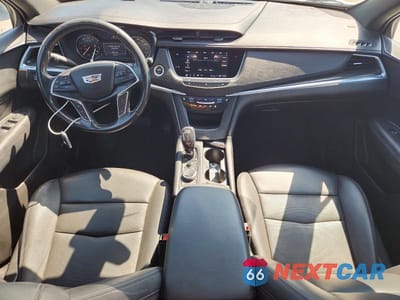 Zdjęcie 8 z 12 samochodu: 2021 CADILLAC XT5 PREMIUM LUXURY VIN:1GYKNCR45MZ108644 - miniatura