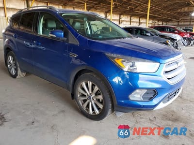 Czwarte zdjęcie samochodu z boku: 2017 FORD ESCAPE TITANIUM VIN:1FMCU9JD2HUD59230 - miniatura