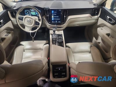 Zdjęcie 8 z 12 samochodu: 2018 VOLVO XC60 T5 INSCRIPTION VIN:YV4102RL9J1027882 - miniatura