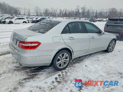 Trzecie zdjęcie samochodu z tyłu: 2011 MERCEDES-BENZ E 350 4MATIC VIN:WDDHF8HB6BA293878 - miniatura