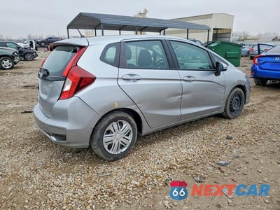 Trzecie zdjęcie samochodu z tyłu: 2020 HONDA FIT LX VIN:3HGGK5H46LM723139 - miniatura