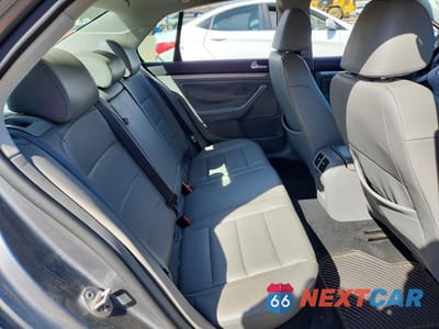 Zdjęcie 10 z 12 samochodu: 2007 VOLKSWAGEN JETTA WOLFSBURG VIN:3VWEF71K87M185464 - miniatura