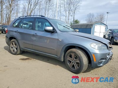 Czwarte zdjęcie samochodu z boku: 2011 BMW X5 XDRIVE35I VIN:5UXZV4C55BL406962 - miniatura