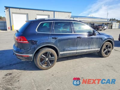 Trzecie zdjęcie samochodu z tyłu: 2017 VOLKSWAGEN TOUAREG VIN:WVGRF7BP9HD003651 - miniatura