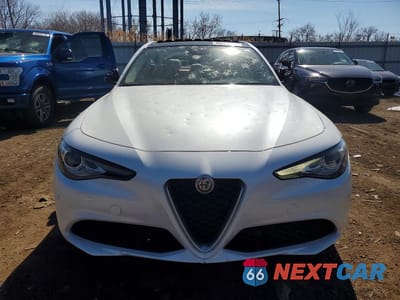 Piąte zdjęcie samochodu w środku: 2017 ALFA ROMEO GIULIA TI Q4 VIN:ZARFAEEN0H7554494 - miniatura