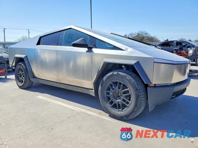 Czwarte zdjęcie samochodu z boku: 2024 TESLA CYBERTRUCK VIN:7G2CEHED5RA050362 - miniatura