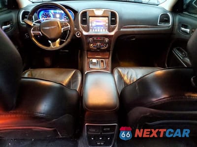 Zdjęcie 8 z 12 samochodu: 2016 CHRYSLER 300C VIN:2C3CCAKG4GH170716 - miniatura