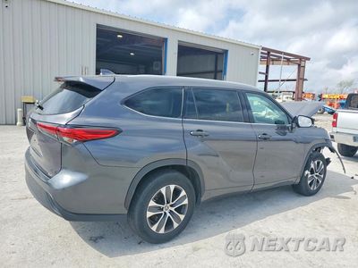 Trzecie zdjęcie samochodu z tyłu: 2022 TOYOTA HIGHLANDER XLE VIN:5TDGZRAH5NS551428 - miniatura