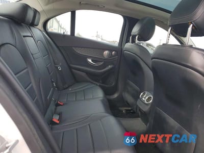Zdjęcie 10 z 11 samochodu: 2015 MERCEDES-BENZ C 300 4MATIC VIN:55SWF4KBXFU082150 - miniatura