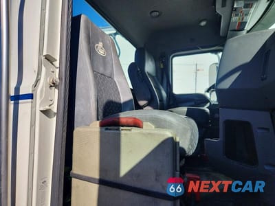 Zdjęcie 6 z 10 samochodu: 2016 MACK CXU613 SEMI TRUCK VIN:1M1AW07Y6GM060754 - miniatura