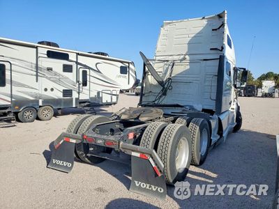 Czwarte zdjęcie samochodu z boku: 2023 VOLVO VNL SEMI TRUCK VIN:4V4NC9EH8PN615719 - miniatura