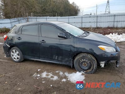 Czwarte zdjęcie samochodu z boku: 2012 TOYOTA MATRIX L VIN:2T1KU4EE9CC887522 - miniatura