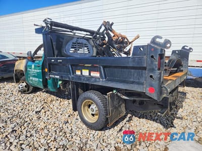 Drugie zdjęcie samochodu z przodu: 2018 CHEVROLET SILVERADO DUMP TRUCK VIN:1GB3KYCY4JF182022 - miniatura