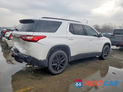 Trzecie zdjęcie samochodu z tyłu: 2021 CHEVROLET TRAVERSE LT VIN:1GNERGKW0MJ100483 - miniatura