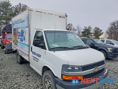 Czwarte zdjęcie samochodu z boku: 2021 CHEVROLET EXPRESS G3500 BOX TRUCK VIN:1GB0GRFP3M1193625 - miniatura