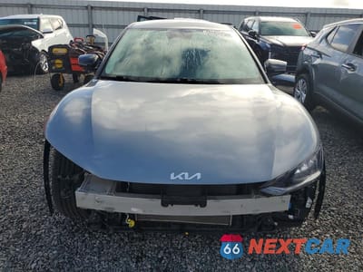 Piąte zdjęcie samochodu w środku: 2023 KIA EV6 WIND VIN:KNDC34LA1P5610857 - miniatura