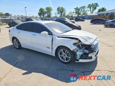 Czwarte zdjęcie samochodu z boku: 2016 FORD FUSION TITANIUM PHEV VIN:3FA6P0SU7GR106824 - miniatura