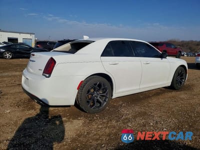 Trzecie zdjęcie samochodu z tyłu: 2020 CHRYSLER 300 TOURING VIN:2C3CCAAG6LH128205 - miniatura