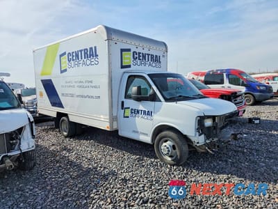 Czwarte zdjęcie samochodu z boku: 2017 CHEV EXPRESS G3500 VIN:1GB3GSCGXH1120153 - miniatura