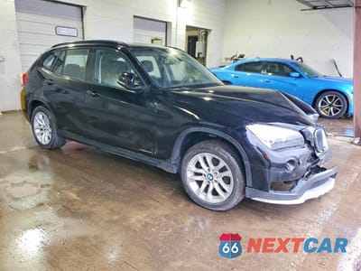 Czwarte zdjęcie samochodu z boku: 2015 BMW X1 XDRIVE28I VIN:WBAVL1C58FVY36058 - miniatura