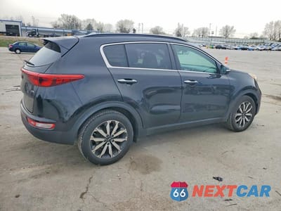 Trzecie zdjęcie samochodu z tyłu: 2018 KIA SPORTAGE EX VIN:KNDPN3AC6J7321950 - miniatura